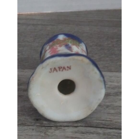 Geisha Girls in Garden Salt Shaker 2 3/8" - Picture 5 of 5